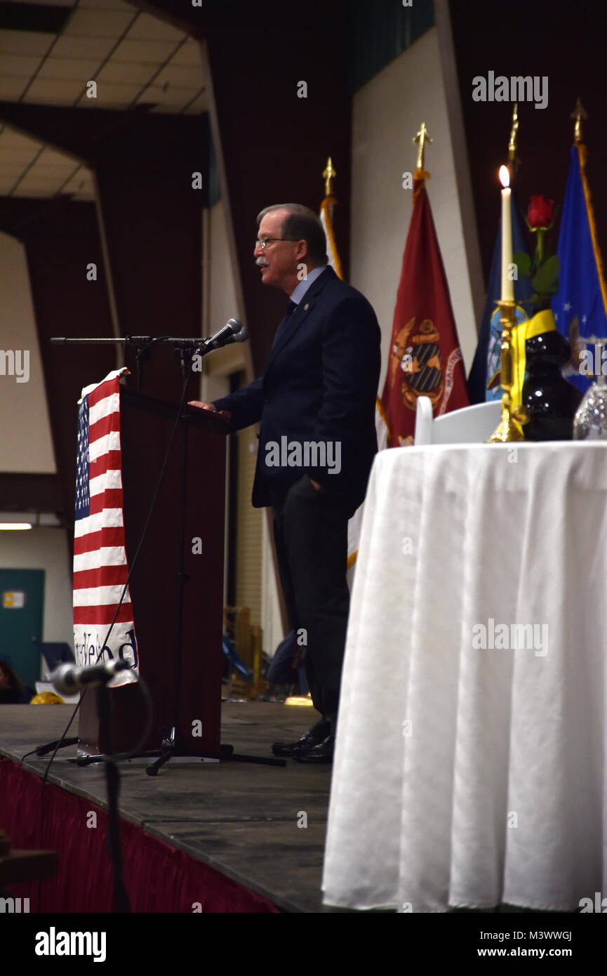 171111-N-OT701-0042 SILVERDALE, Wash. Retired Colonel William Reeder ...