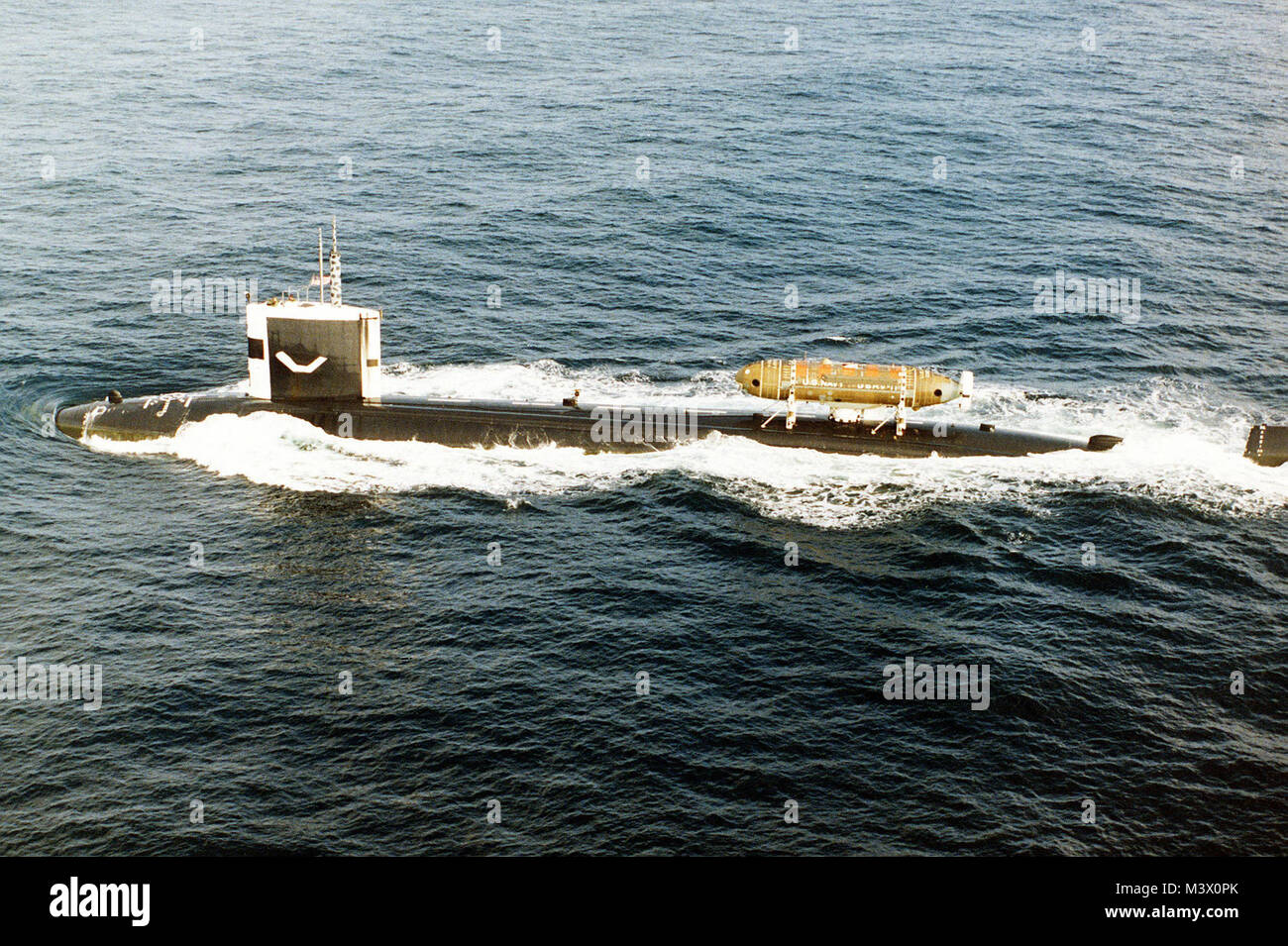 330CFDDNSC8600167 Mystic (DSRV1), 1977. An aerial port beam view