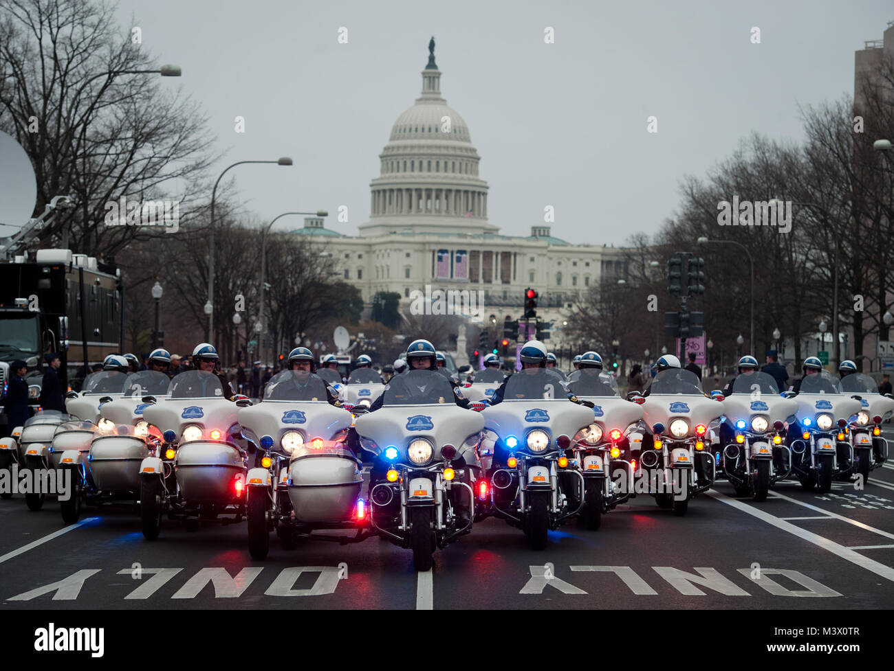 Police officers of the Washington, D.C. Metropolitan Police Department ...