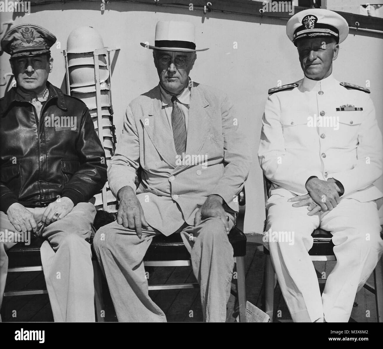 Awaiting MacArthur's Return: World War II Guerrilla