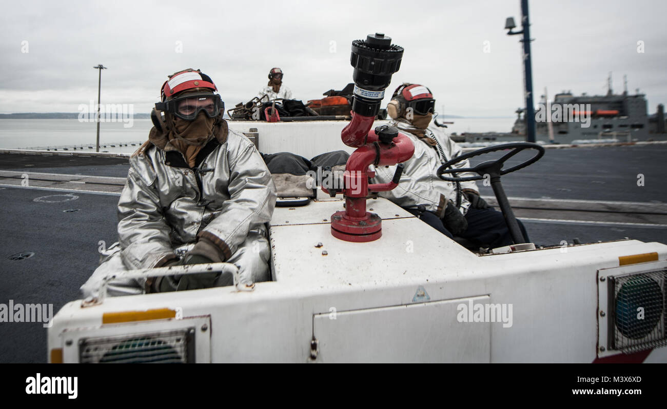EVERETT, Wash. (March 18, 2014)– Sailors from the crash and salvage ...