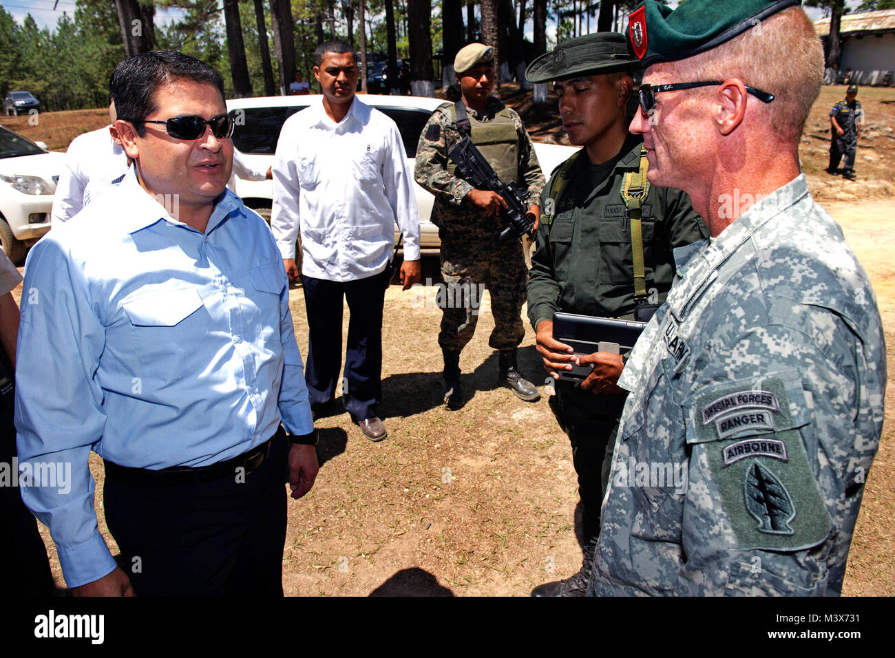 President of the Republic of Honduras President Juan Orlando Hernandez speaks with a Green Beret from 7th Special Forces Group (Airborne) Tegucigalpa, Honduras., April. 07, 2014. President Hernandez visited the TIGRES (Toma Integral Gubermental de Repuesta Especial de Seguridad) training compound to meet trainees and was given a tour by Soldiers from 7SFG(A) and Junglas from the Columbian National Police. The TIGRES will be the force of choice for the Honduran government with seeking to capture high value targets such as narcotraffiking and criminal leadership.(U.S. Army photo by Spc. Steven K Stock Photo