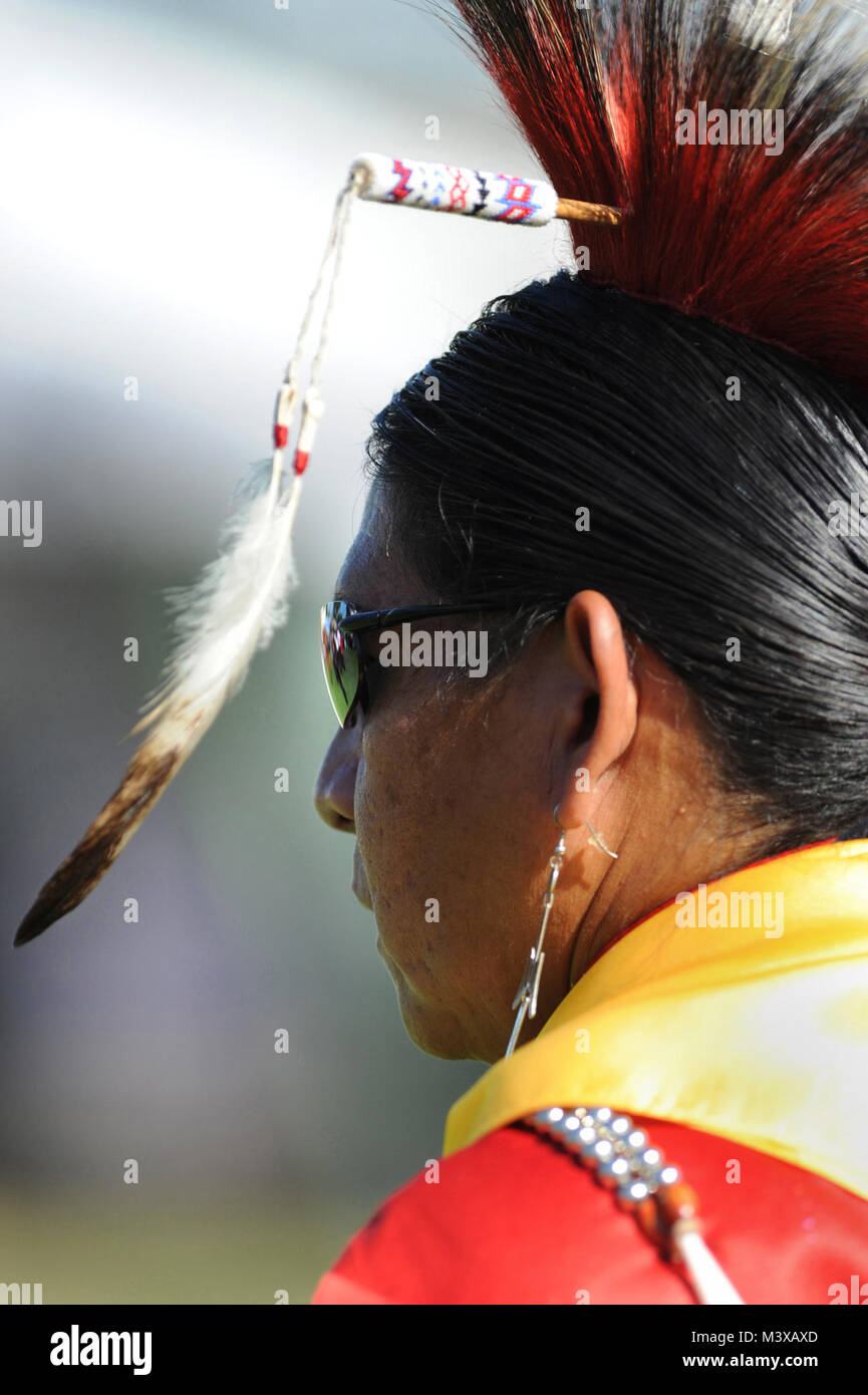 Native american gourd dance hi-res stock photography and images - Alamy