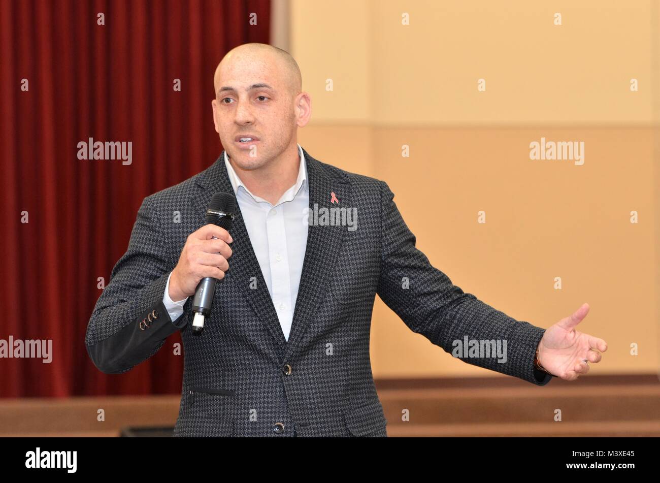 Kevin Hines, suicide survivor and author of “Cracked, Not Broken,” shared his story of survival and living with severe mental illness Feb. 1, at North Lewis Chapel on Joint Base Lewis-McChord, Wash.  As someone living with severe mental illness, Hines hopes sharing his story of resiliency will help others to live mentally well and choose life, and motivate those who know someone who's suffering to act should the need arise. (U.S. Army photo by Staff Sgt. Chris McCullough) Stock Photo