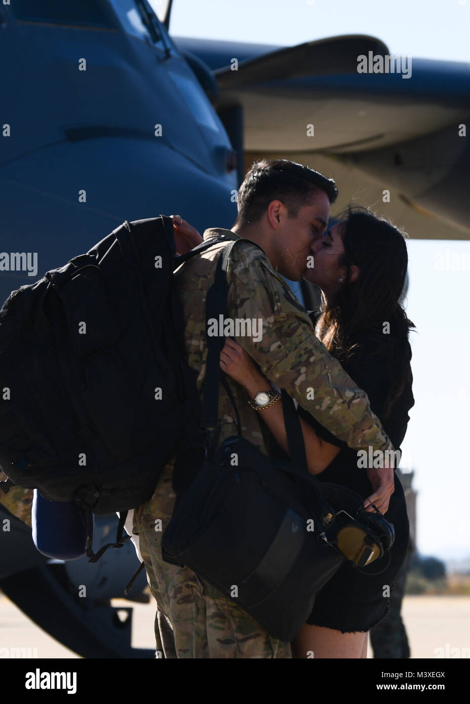 U.S. Air Force Staff Sgt. Arturo Paz, 923rd Aircraft Maintenance Squadron instrument and flight control systems technician, kisses his girlfriend after returning from a deployment in support of Combined Joint Task Force Operation Inherent Resolve at Davis-Monthan Air Force Base, Ariz., Feb. 6, 2018. Members from both the 79th RQS and the 923rd Aircraft Maintenance Squadron returned after a 120 day deployment where they were on alert for combat search and rescue, and personnel recovery missions. (U.S. Air Force photo by Staff Sgt. Chris Drzazgowski) Stock Photo