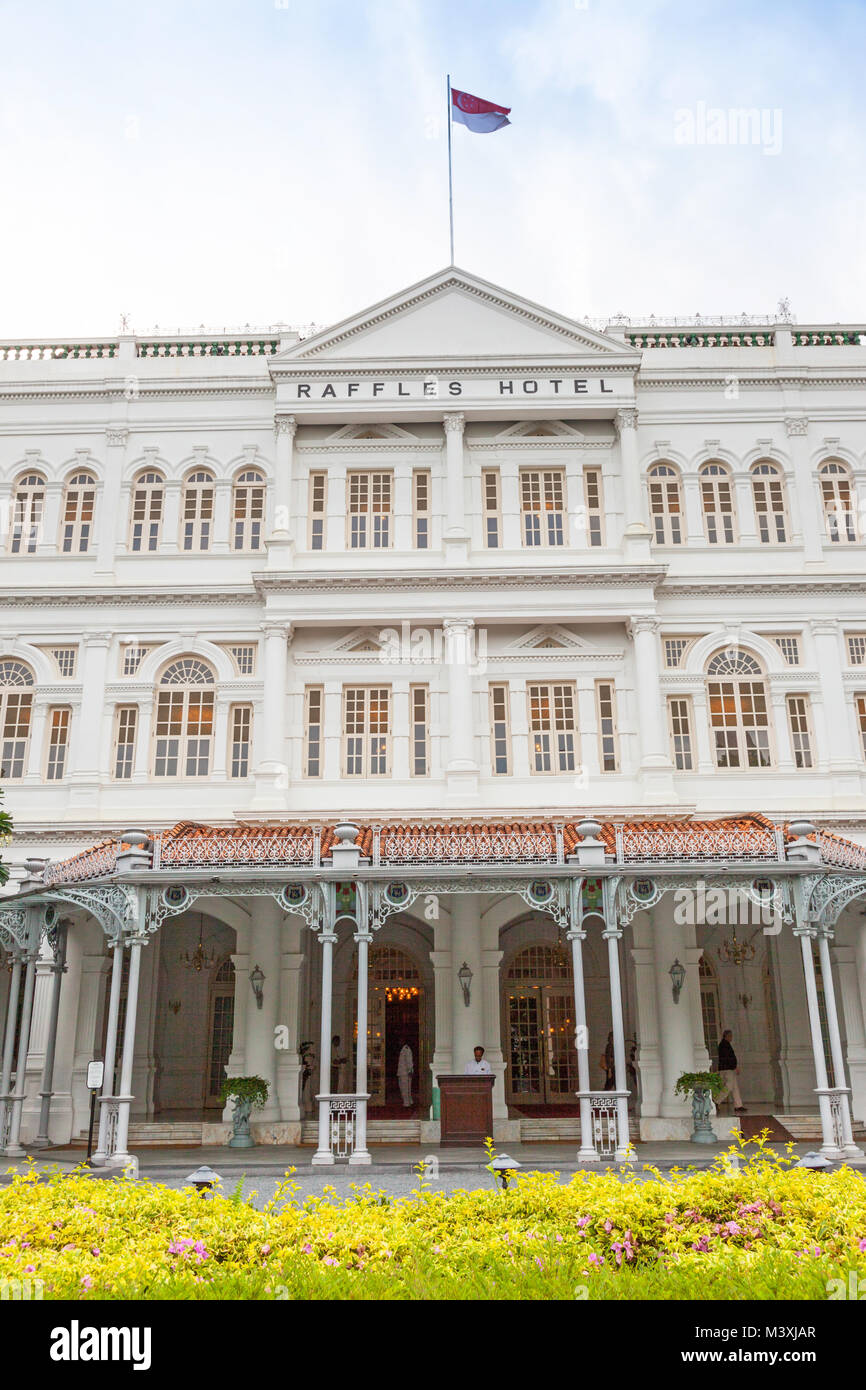 The entrance to the iconic Raffles Hotel in Singapore Stock Photo - Alamy