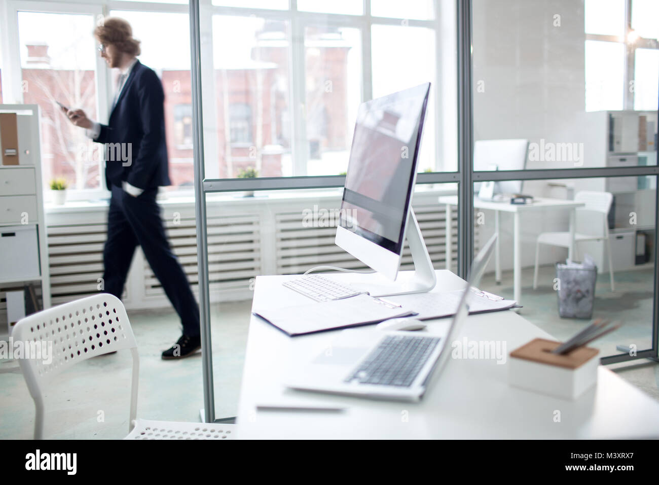 Modern workplace hi-res stock photography and images - Alamy