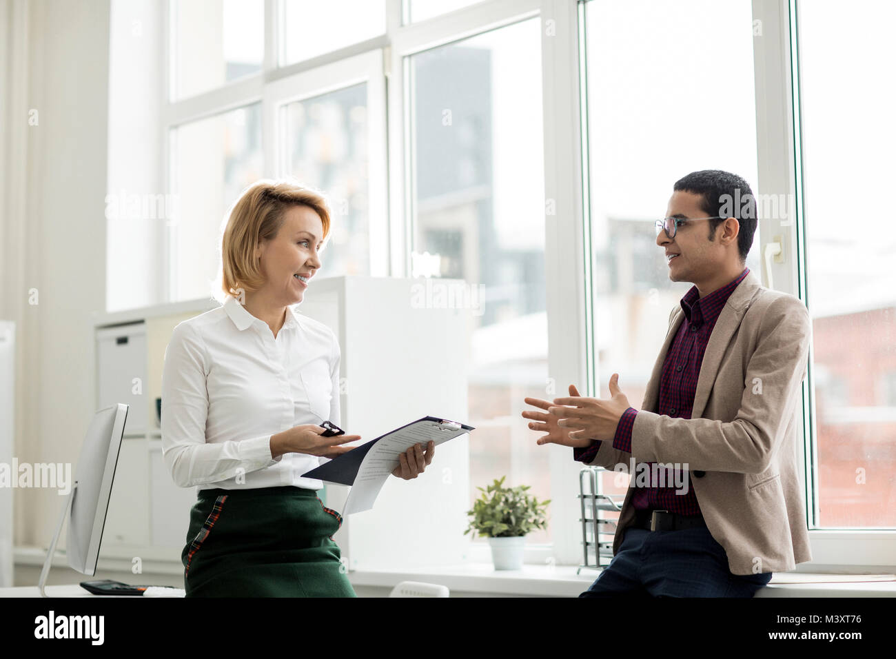 Negotiation workers hi-res stock photography and images - Alamy