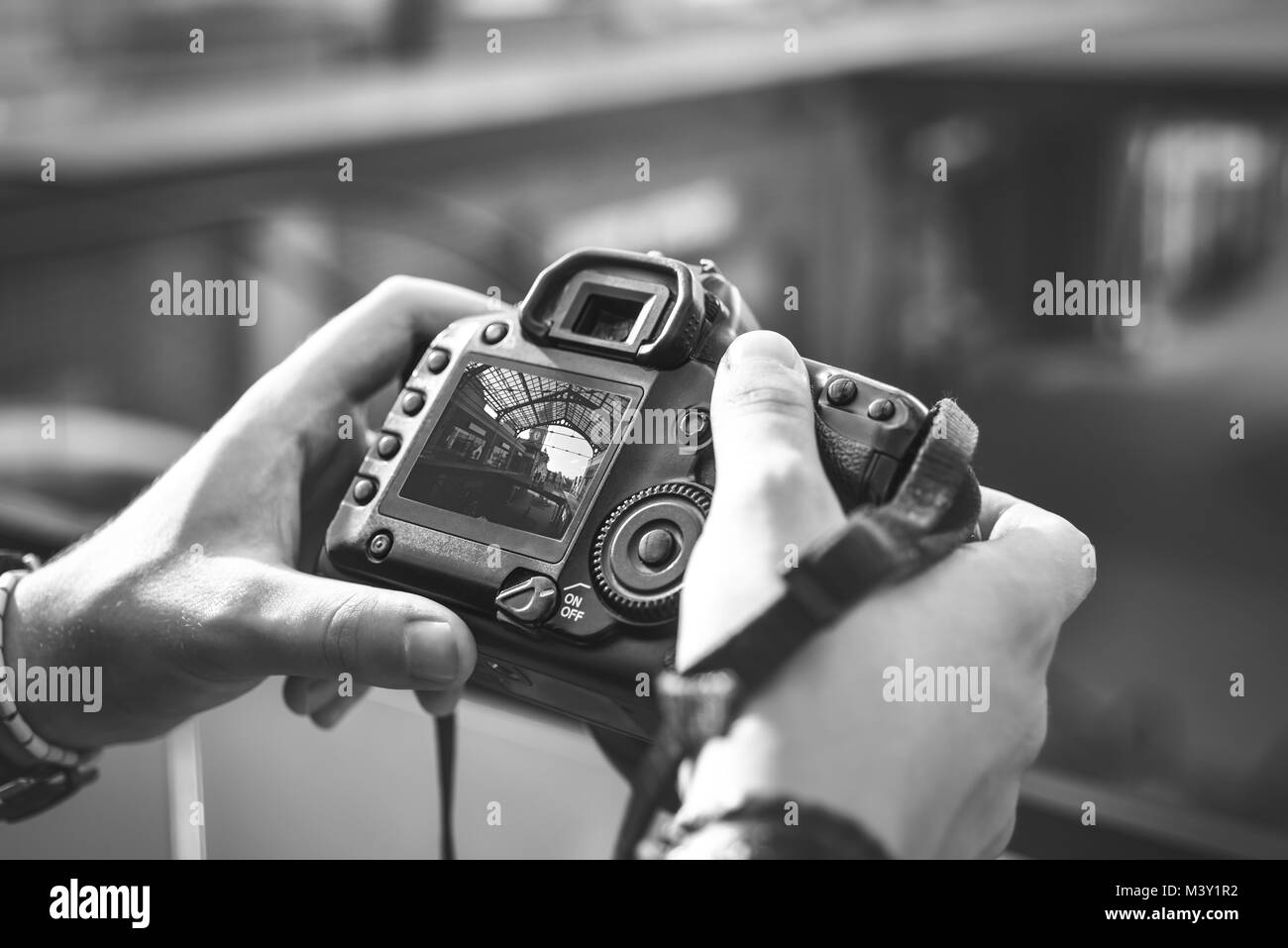 camera in hand, Street photography, Live View Stock Photo