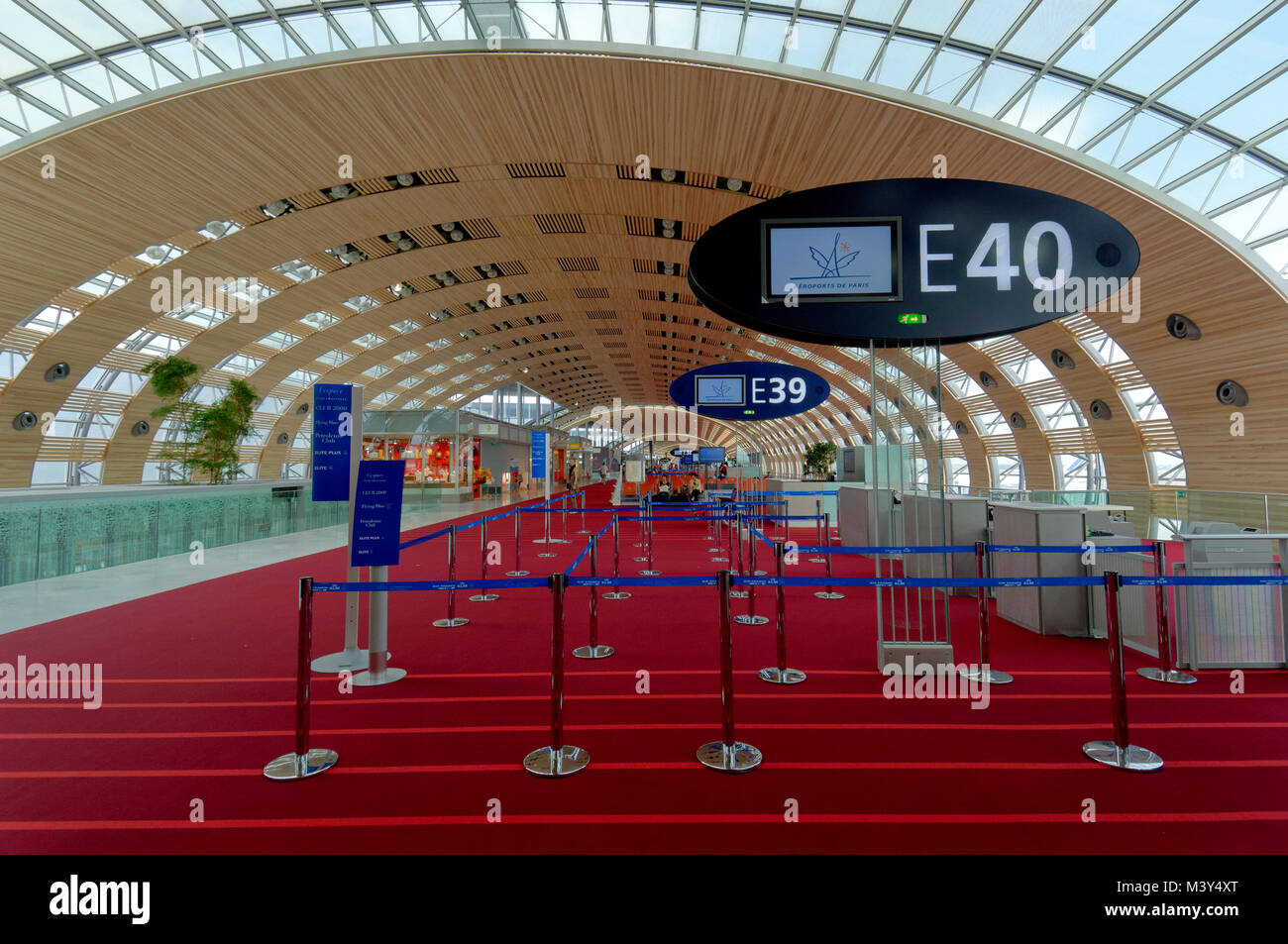 International departure area, Terminal 2E, Charles de Gaulle Airport, Paris, France Stock Photo International departure area, Terminal 2E, Charles de Gaulle Airport, Paris, France Stock Photo