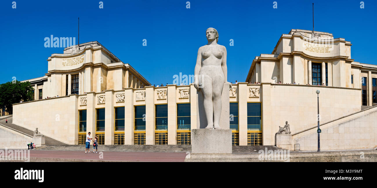 France, Paris, area listed as World Heritage by UNESCO, Jardins du Trocadero and Palais Chaillot Stock Photo