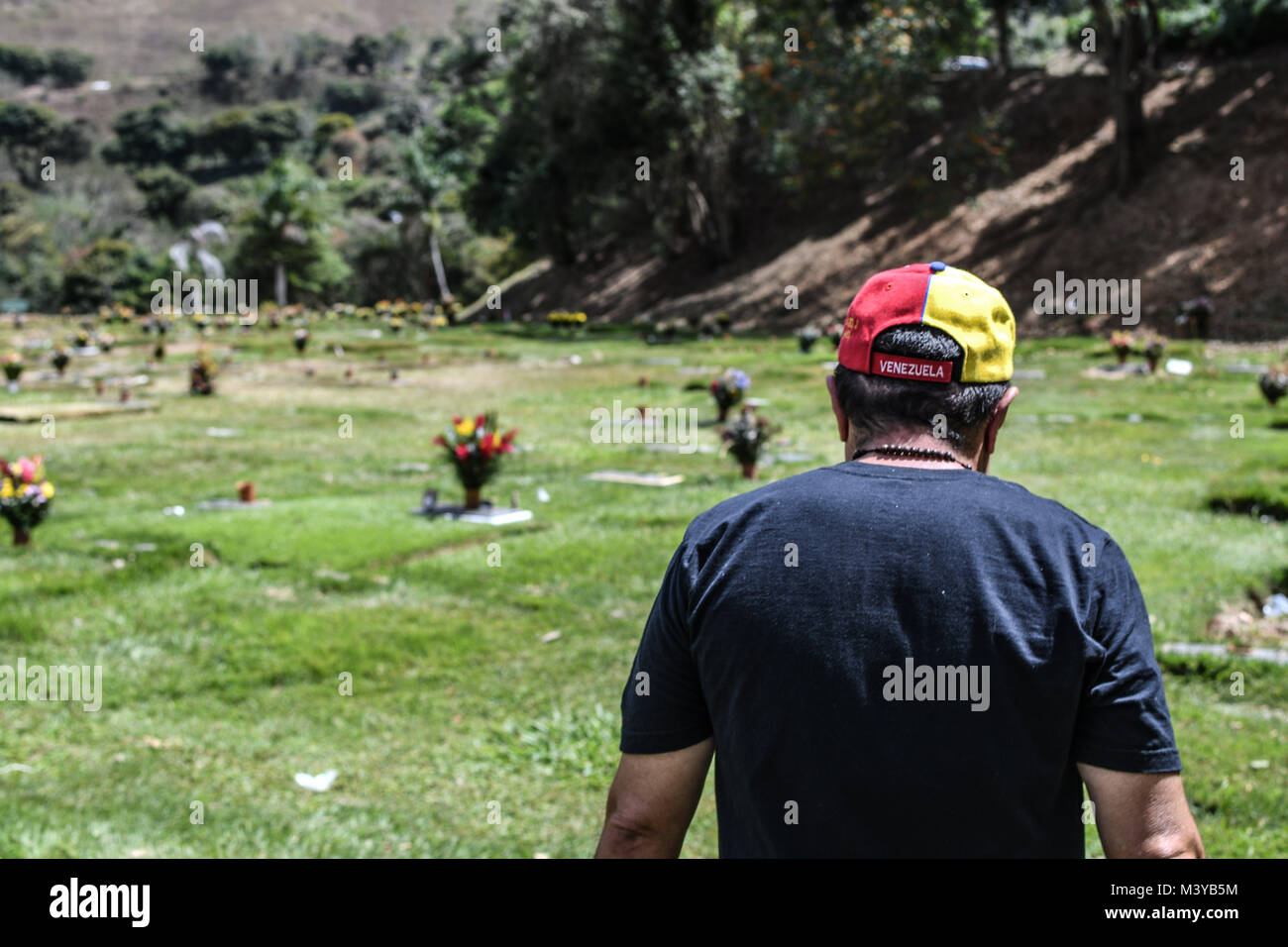 Caracas, Miranda, Venezuela. 12th Feb, 2018. Remembrance service held in Caracas in honor of those killed during the protests in Venezuela. Group of people marched to the eastern cemetery with relatives of the victims who have died protesting since 2014. Credit: RomÃ¡N Camacho/SOPA/ZUMA Wire/Alamy Live News Stock Photo