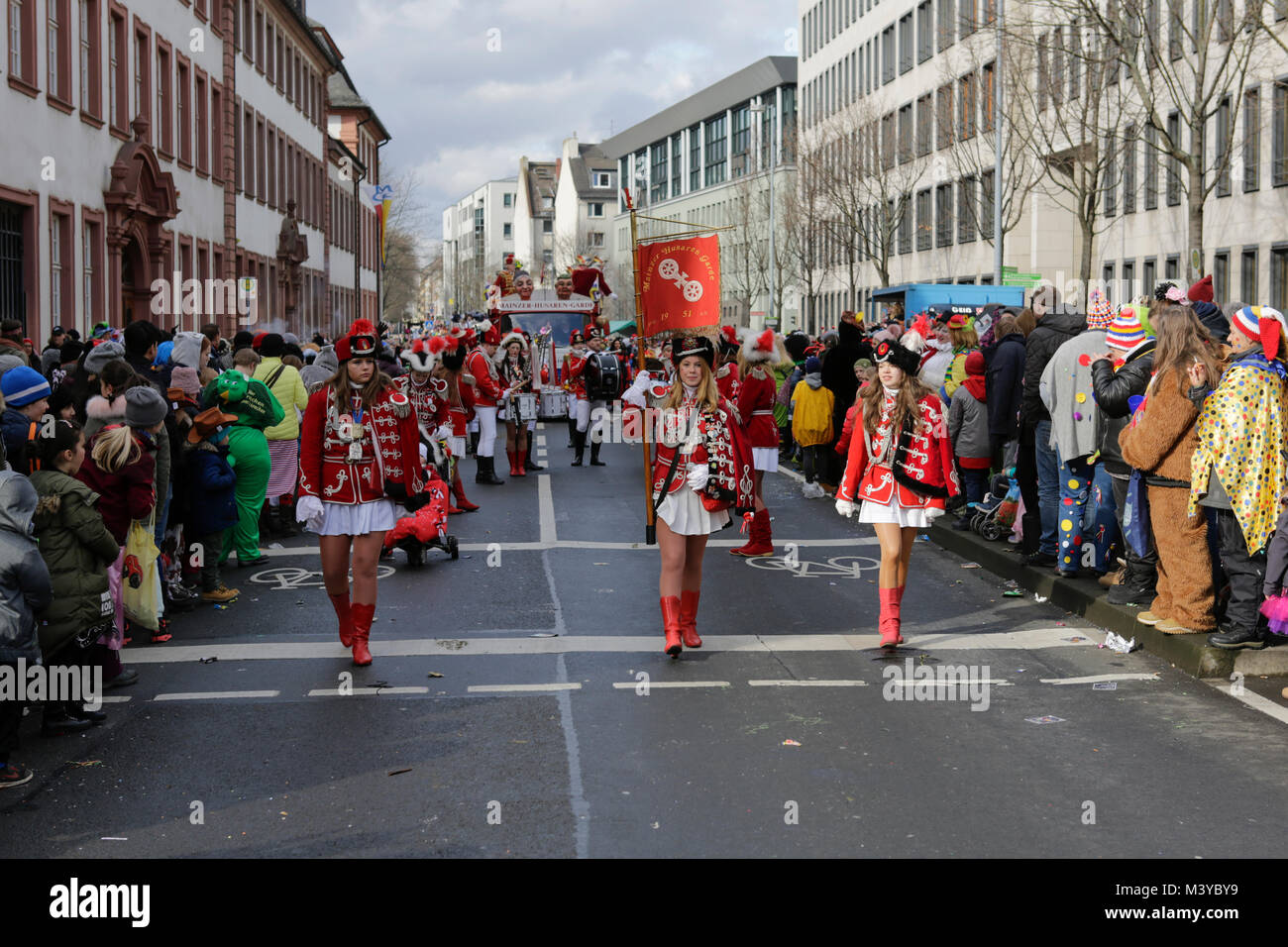 Mainz, Germany. 12th February 2018. Members of the Mainzer Husaren Garde march in the parade. Around half a million people lined the streets of Mainz for the traditional Rose Monday Carnival Parade. The 9 km long parade with over 8,000 participants is one of the three large Rose Monday Carnival Parades in Germany. Credit: Michael Debets/Alamy Live News Stock Photo