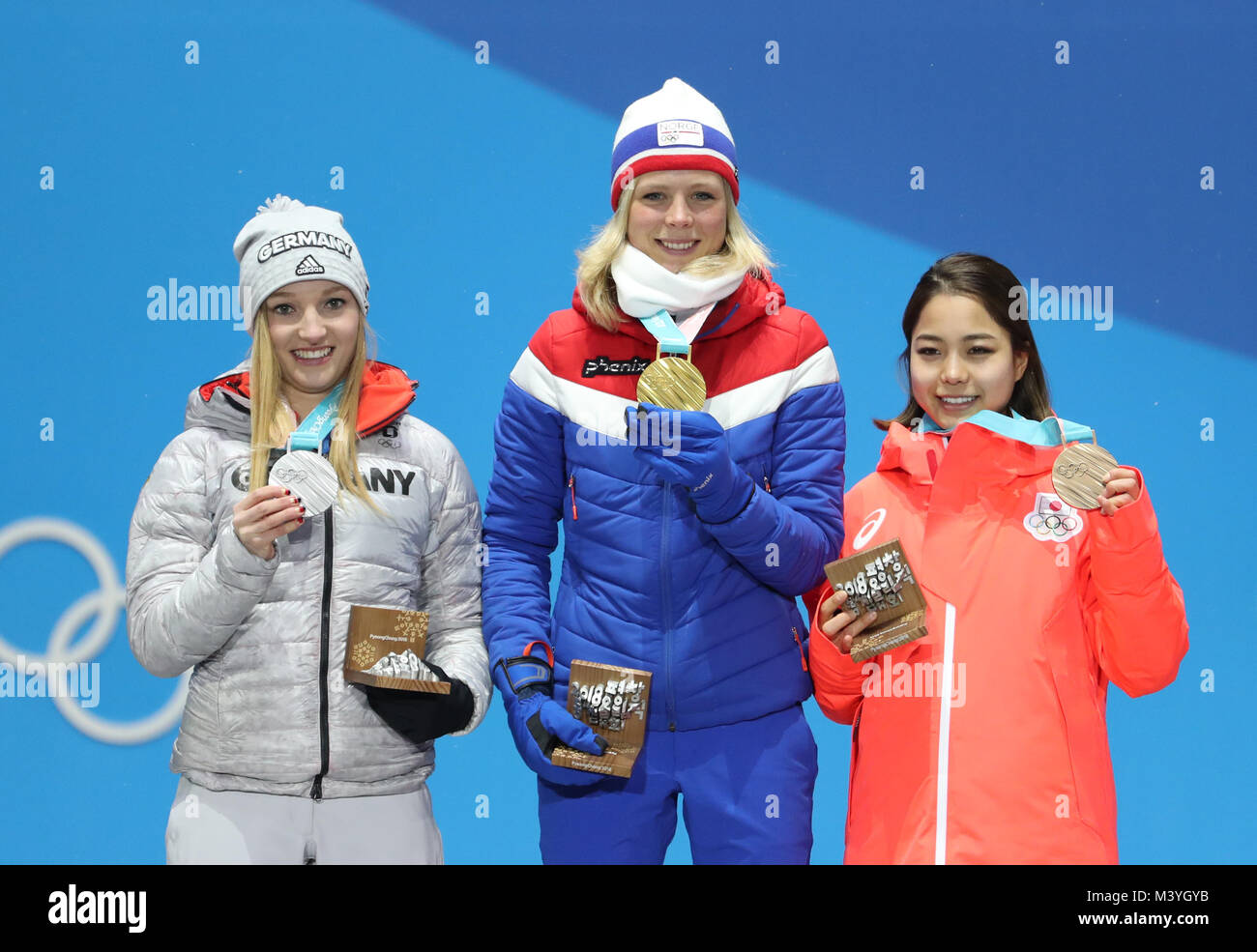 Altid raid Styring Pyeongchang, South Korea. 13th Feb, 2018. Champion Maren Lundby (C) from  Norway, second-placed Katharina Althaus (L) from Germany and third-placed  Sara Takanashi from Japan pose for photos during the medal ceremony of