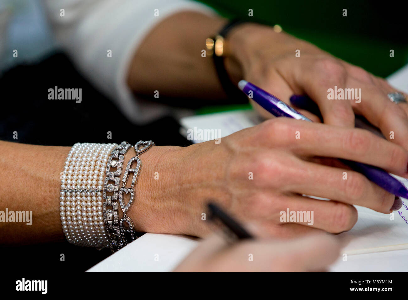 Queen maxima shop bracelets
