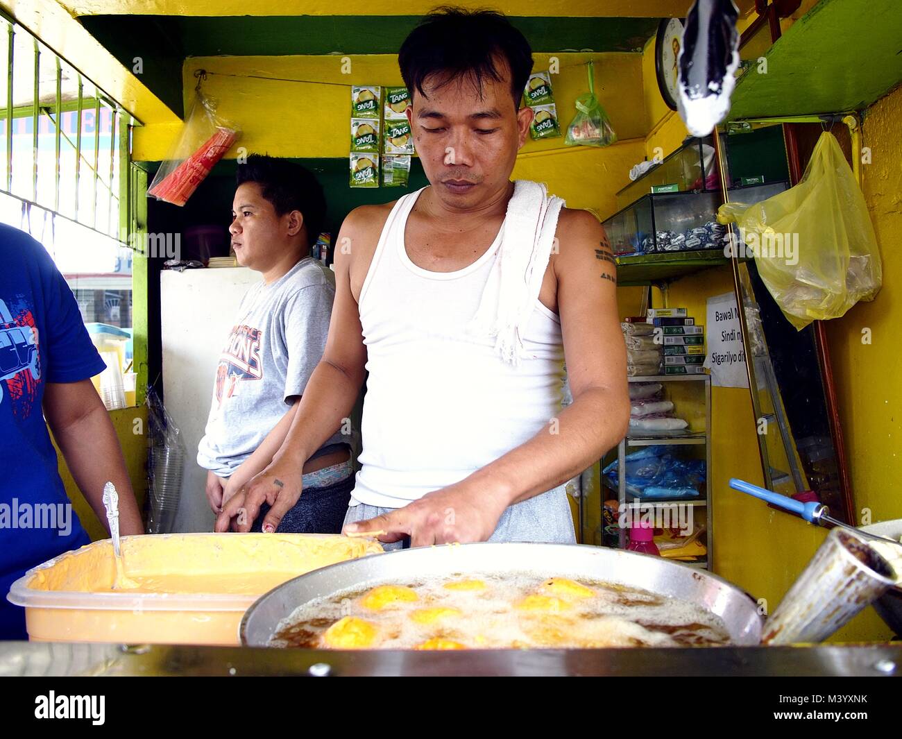 Street food kiosk in manila hires stock photography and images Alamy