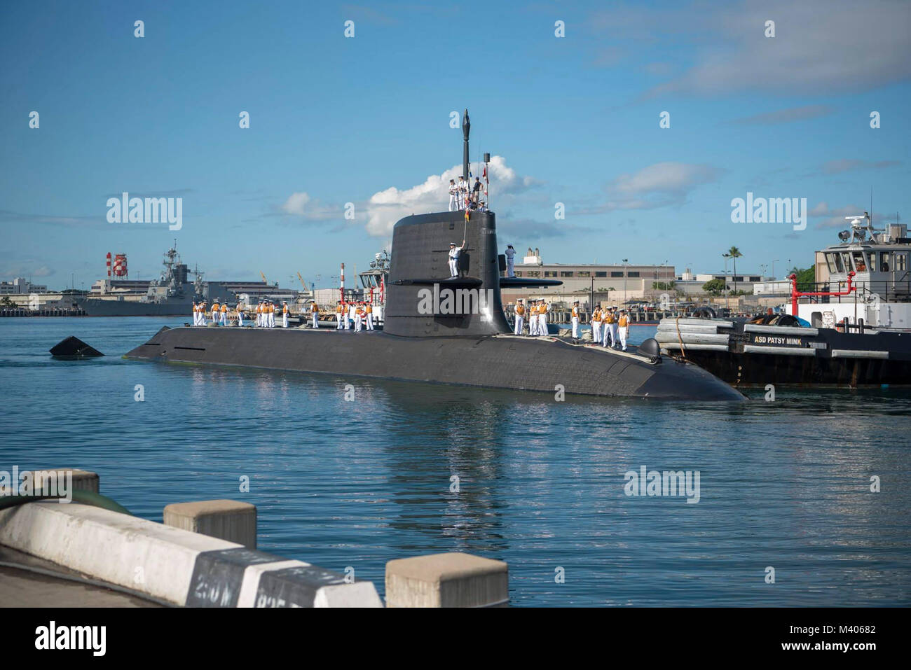 180206-N-LY160-001  PEARL HARBOR (Feb. 6, 2018) The Japan Maritime Self-Defense Force (JMSDF) submarine JS Hakuryu (SS 503) arrives at the submarine piers of Joint Base Pearl Harbor-Hickam to conduct various training evolutions, continue to build positive relationships with the United States, and have the opportunity to enjoy the sights and culture of Hawaii. (US Navy photo by Mass Communications Specialist 2nd Class Michael Lee/released) Stock Photo