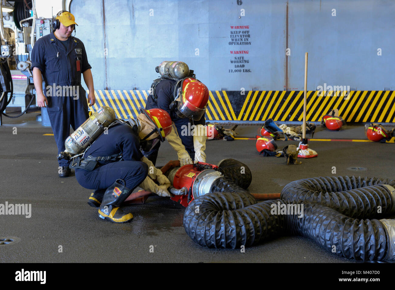 180207-N-NI298-046  SAN DIEGO (Feb. 7, 2018) Sailors assigned to amphibious assault ship USS Boxer (LHD 4) assemble a water-powered high-velocity de-smoking fan during an in-port emergency team drill. Boxer is currently in its homeport preparing for contractor sea trials. (U.S. Navy photo by Mass Communication Specialist 3rd Class Tristin Barth/Released) Stock Photo