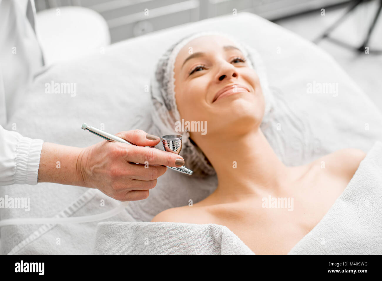 Hydration skin hi-res stock photography and images - Alamy