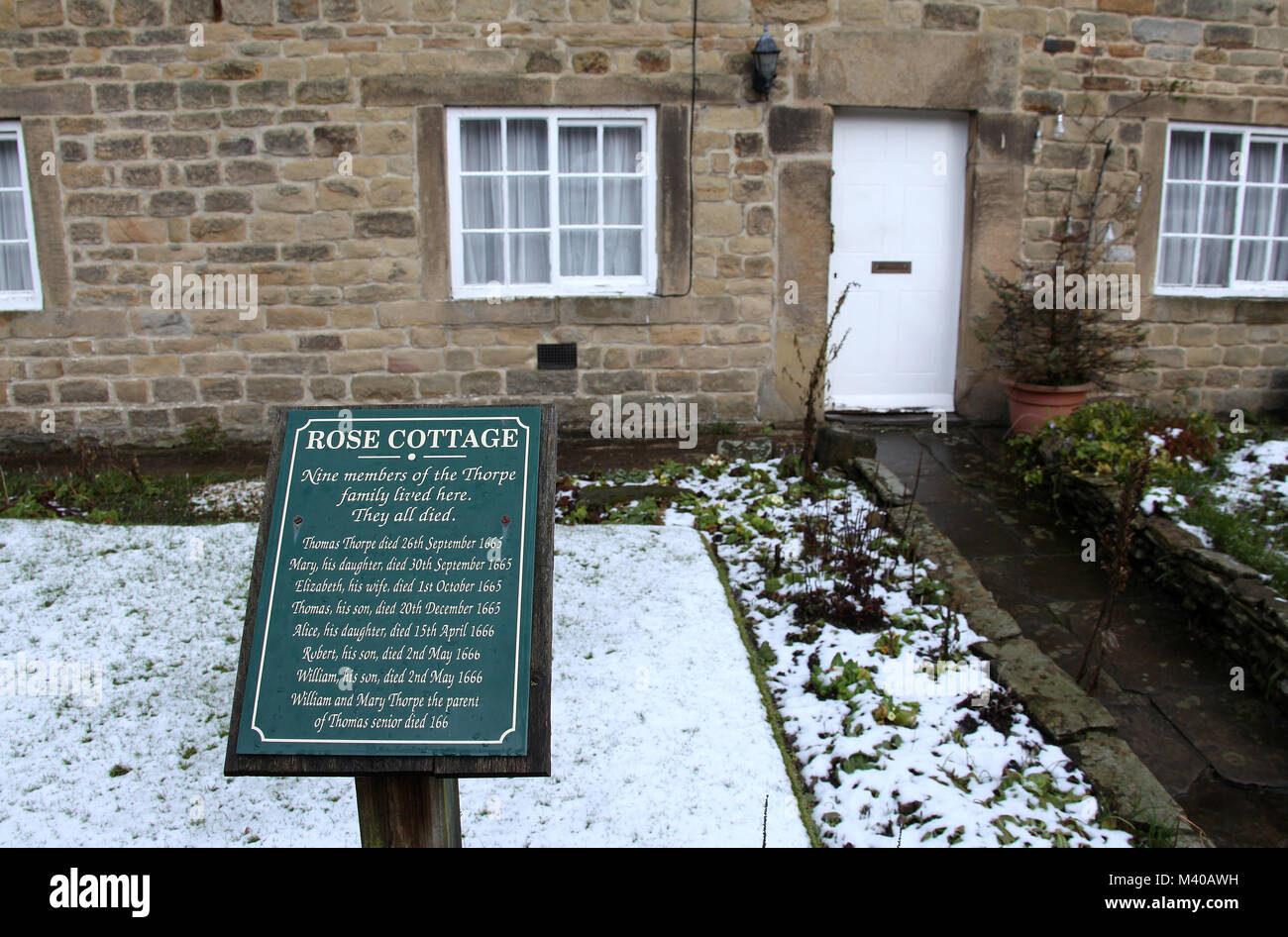 Rose Cottage at the historic plague village of Eyam Stock Photo