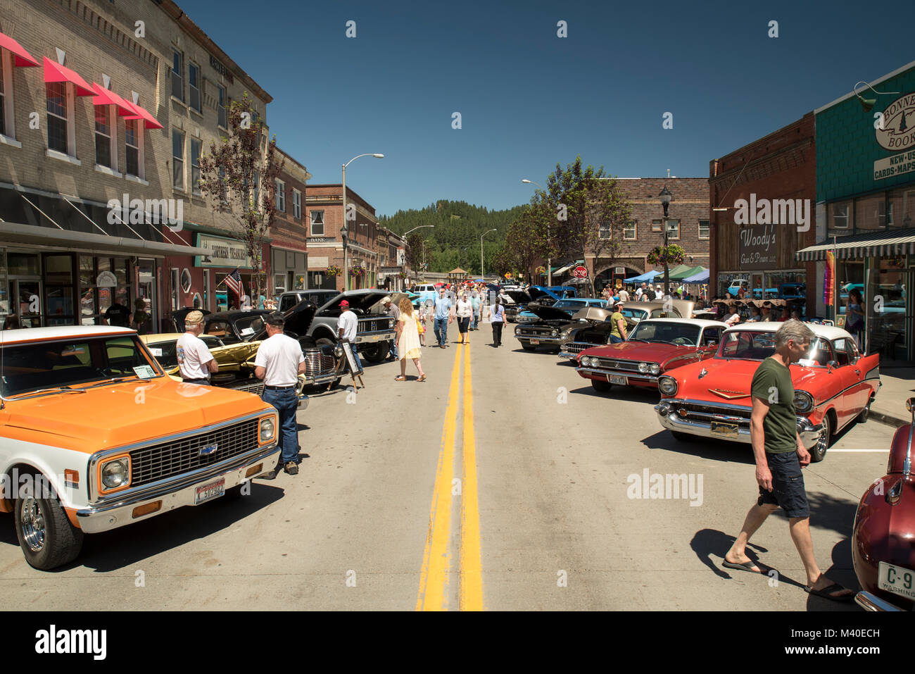 Bonners Ferry, ID, USA. Spectators at the Rod Benders Car Club annual