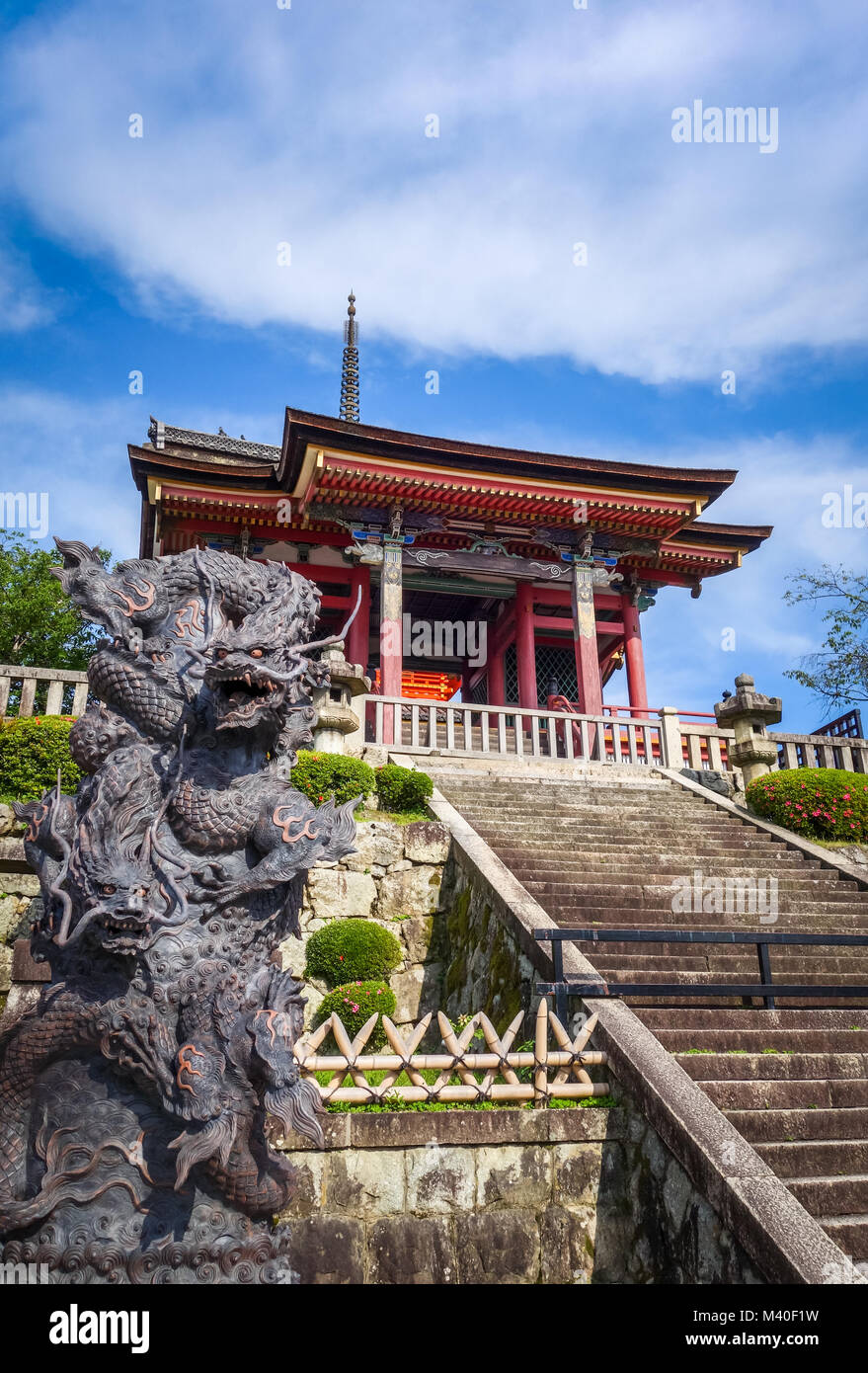 Dragon statue in front of the kiyomizu-dera temple gate, Kyoto, Japan Stock Photo