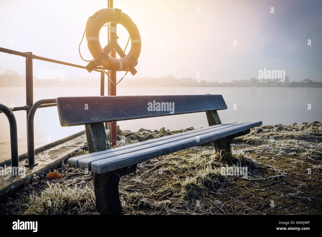 Covered with hoarfrost bench at the ferry pier in Kirch Werder, four- and marsh land, Hamburg, Germany, Europe, Mit Raureif überzogene Sitzbank am Fäh Stock Photo