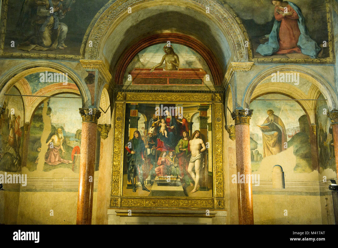 Italy, Emilia Romagna, Bologna, The Basilica of San Giacomo Maggiore. In the church there is the chapel Bentivoglio, splendid half-fifteenth century architecture, full of Renaissance artwork. Stock Photo