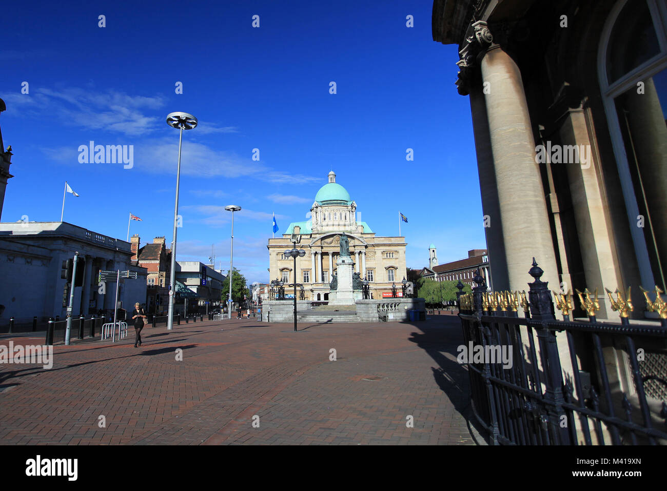 Queen victoria square hull hi-res stock photography and images - Alamy