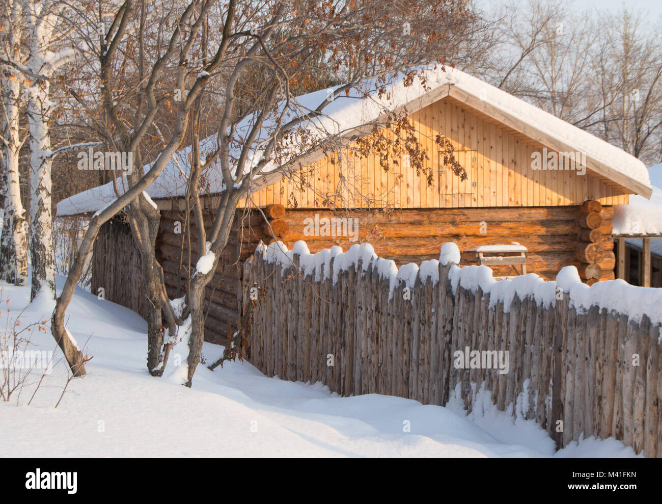 Small wooden log cabin in a snowy forest Stock Photo - Alamy