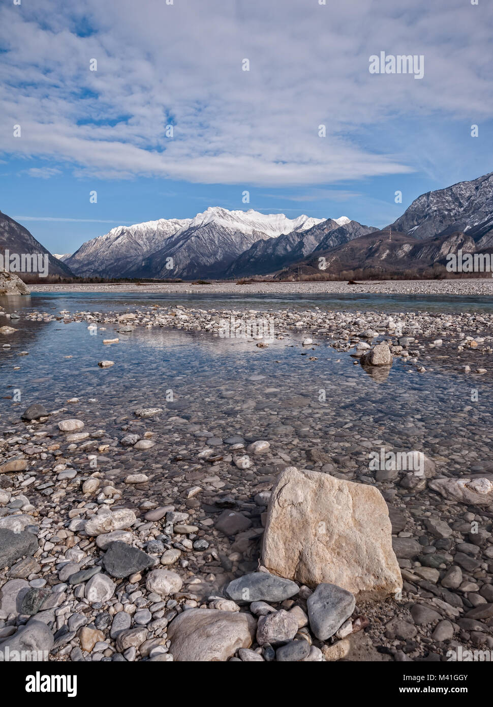 River scene landscape hi-res stock photography and images - Alamy