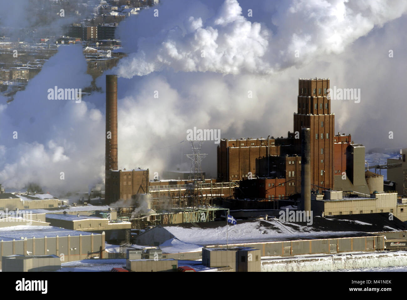 Pulp factory hi-res stock photography and images - Alamy
