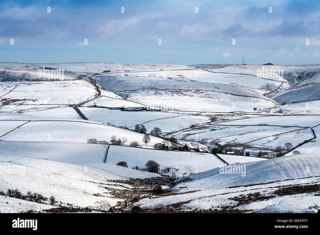 The Cat and Fiddle in winter.  The second highest pub in England sits on the Cheshire / Derbyshire border Stock Photo
