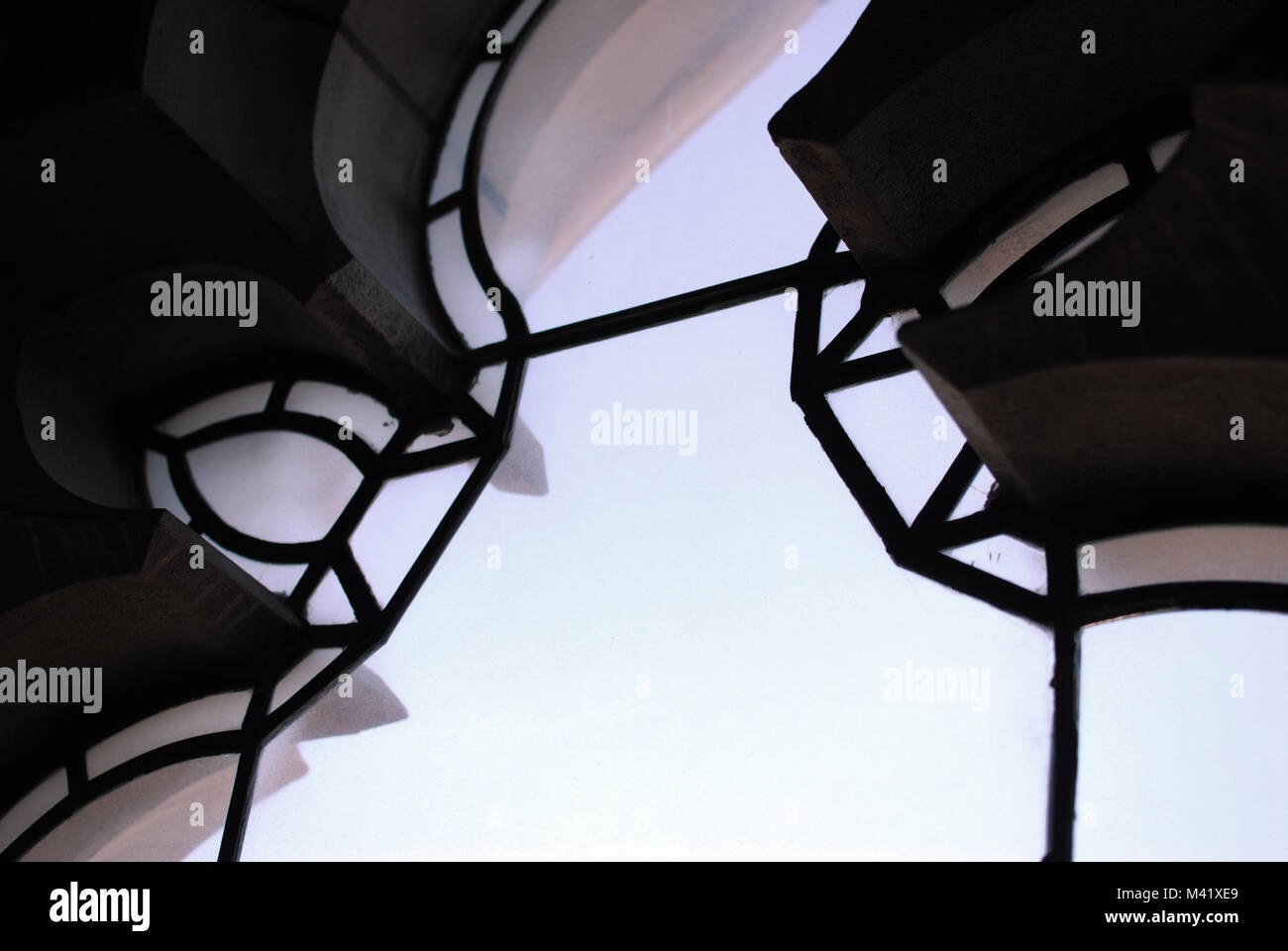 Arch top window hi-res stock photography and images - Alamy
