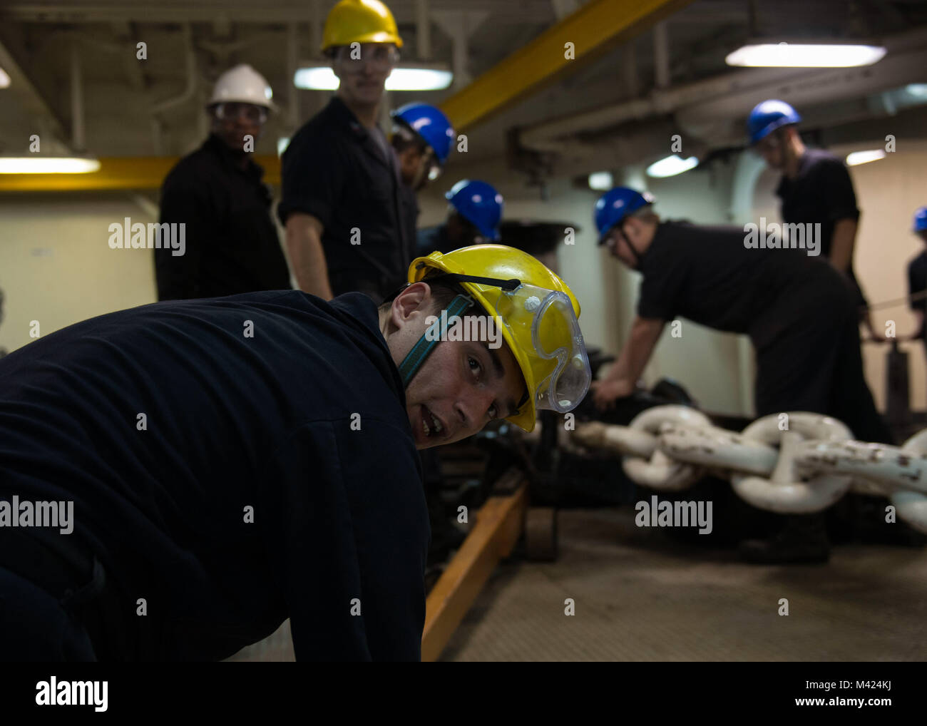 180210-N-AH771-0055    ATLANTIC OCEAN (Feb. 10, 2018) Boatswain's Mate 2nd Class Michael Cundiff from Brandenburg, Kentucky, steadies a cable jack during an anchoring evolution in the fo’c’sle of the amphibious assault ship USS Iwo Jima (LHD 7).  The Iwo Jima Amphibious Ready Group (ARG) is deployed in support of maritime security operations and theater security cooperation efforts in Europe and the Middle East.  The Iwo Jima ARG embarks the 26th Marine Expeditionary Unit and includes Iwo Jima, the amphibious transport dock ship USS New York (LPD 21), the dock landing ship USS Oak Hill (LSD 51 Stock Photo