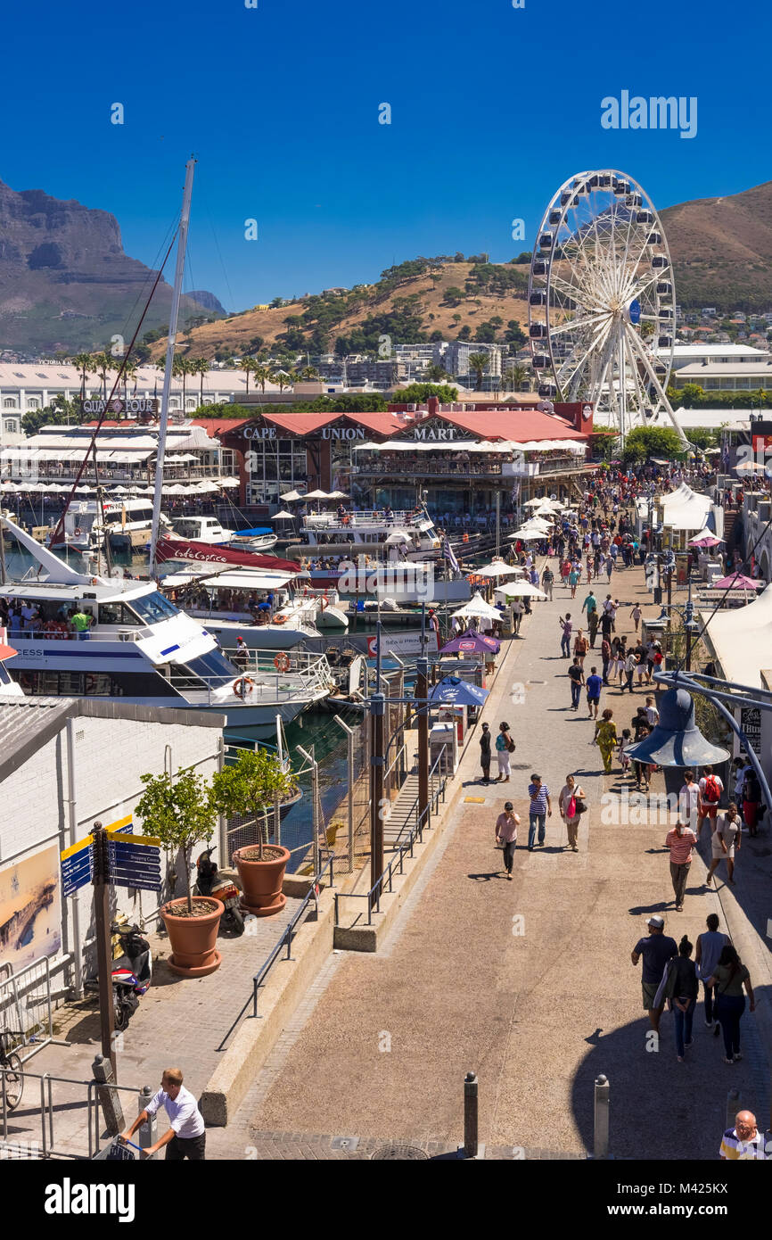 V&A Waterfront, Cape Town, South Africa, showing Cape Union Mart, the Cape Wheel with Table Mountain in the background. Stock Photo