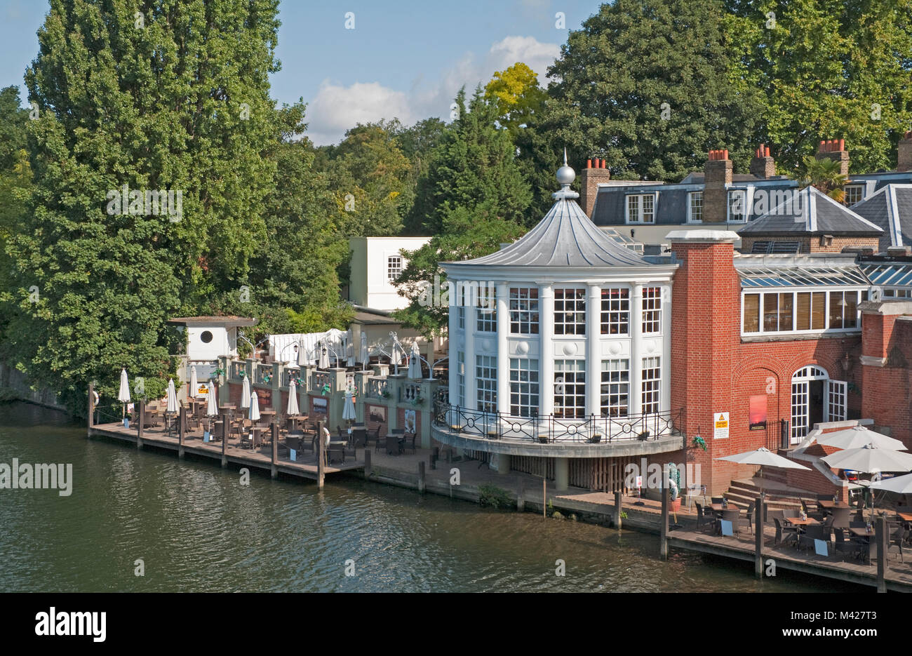 Hampton, Mitre Hotel from Hampton Bridge, East Molesey, River Thames, Surrey England, Stock Photo