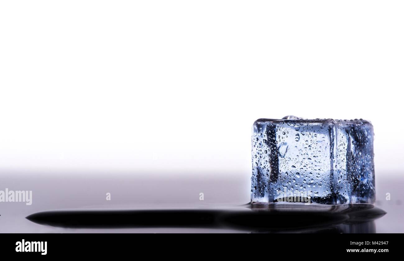 Single ice cube on black reflection background Stock Photo - Alamy