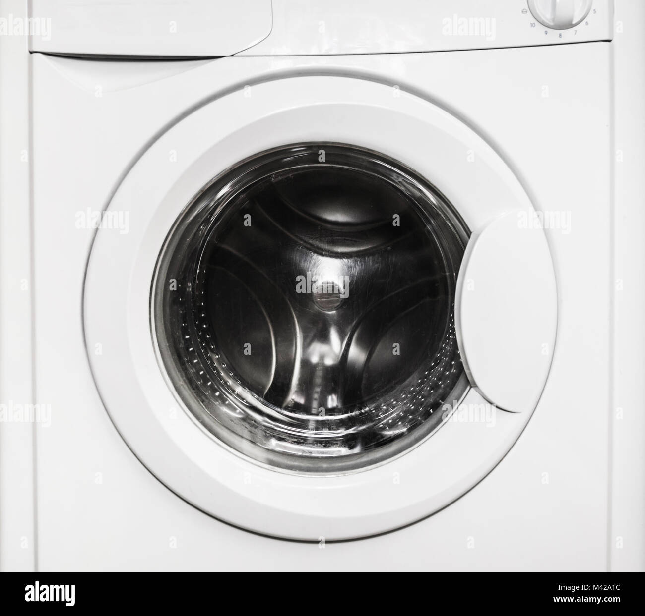 Close-up of a closed door of empty washing machine Stock Photo - Alamy