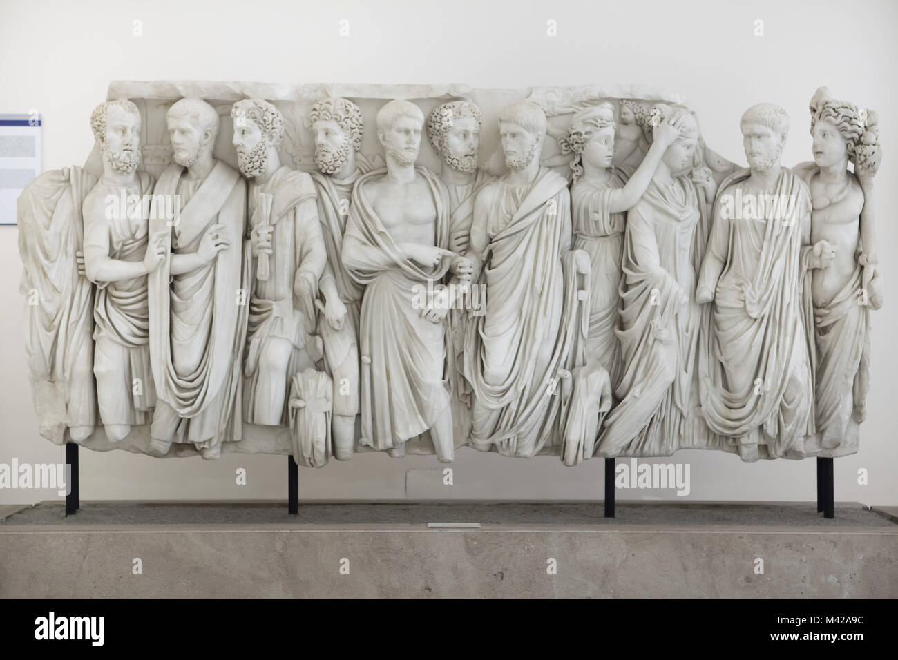 Sarcophagus with togate men and female figures, known as the Sarcophagus of the Brothers. Roman marble sarcophagus from the middle of the 3rd century AD from the Farnese Collection on display in the National Archaeological Museum in Naples, Campania, Italy. Stock Photo