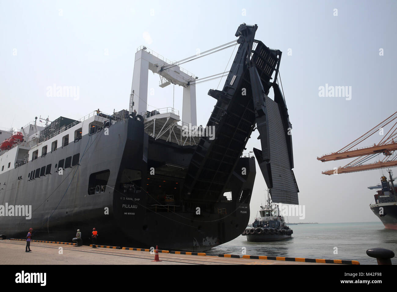 The military sealift command msc roll on roll off ship usns so hi-res ...