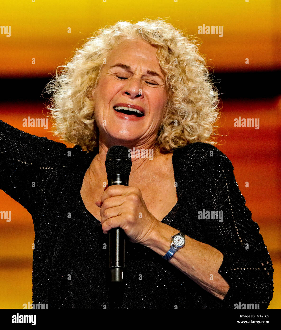 Philadelphia, Pennsylvania, USA, 28th July 2016 Carole King performs at the Democratic National Nominating Convention in the Wells Fargo Arena. Stock Photo