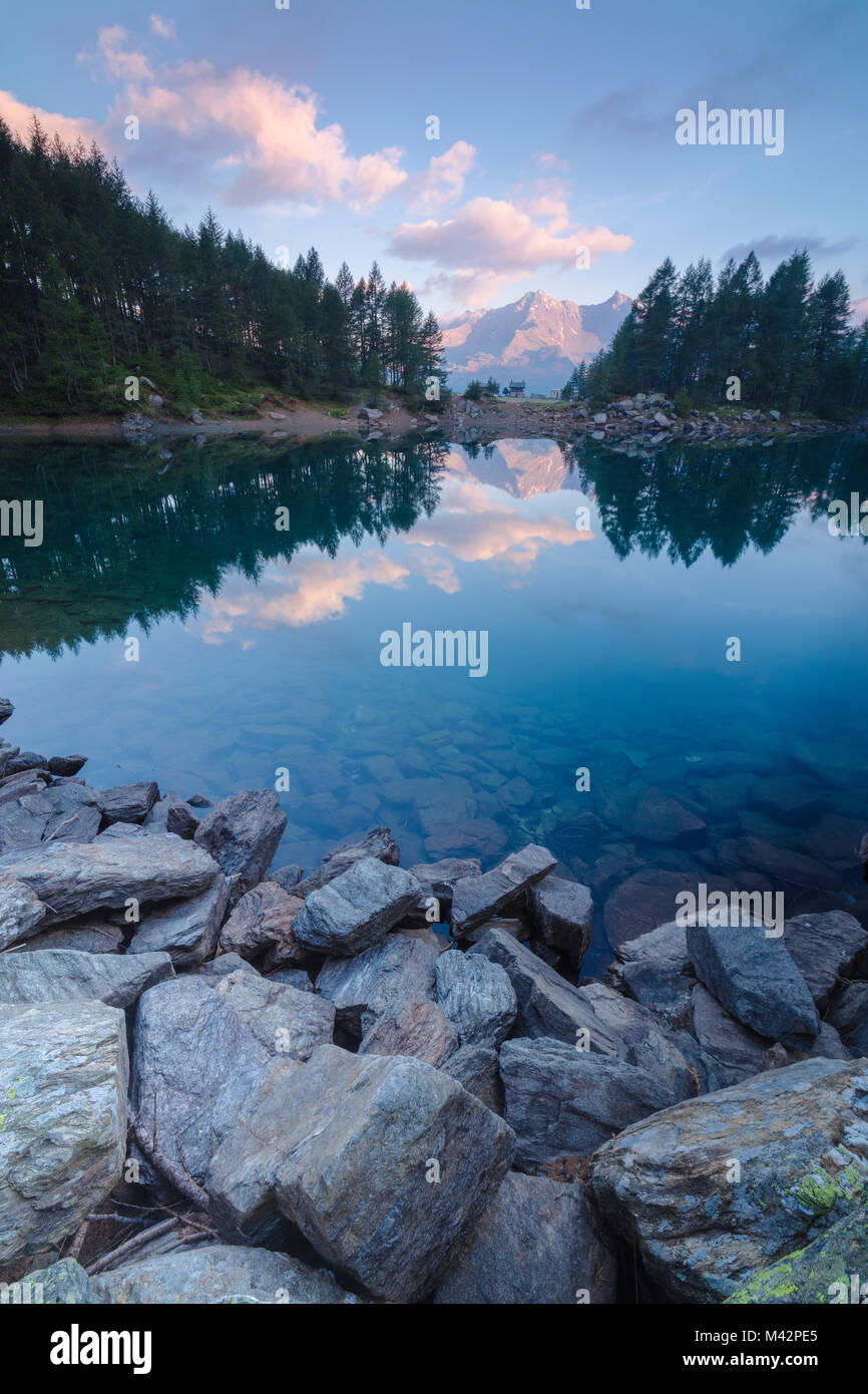 Lago azzurro hi-res stock photography and images - Alamy