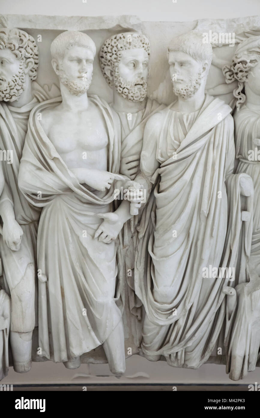 Sarcophagus with togate men, known as the Sarcophagus of the Brothers. Roman marble sarcophagus from the middle of the 3rd century AD from the Farnese Collection on display in the National Archaeological Museum in Naples, Campania, Italy. Stock Photo