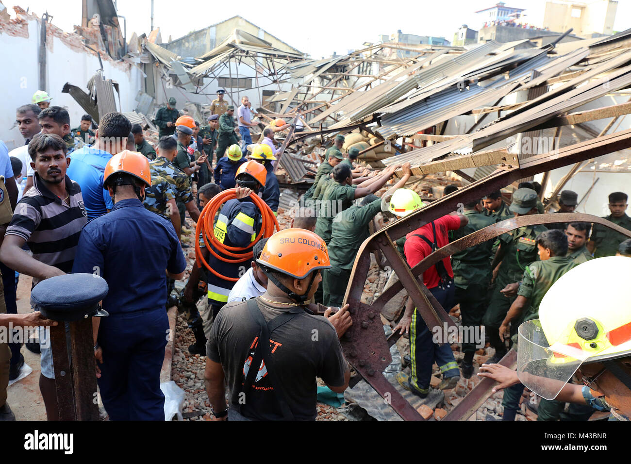 Colombo, Sri Lanka. 14th February, 2018. Sri Lankan Army personnel, firemen and rescue workers look for survivors after a building collapsed during in Colombo on 14 February 2018 Credit: Lahiru Harshana/Alamy Live News Stock Photo