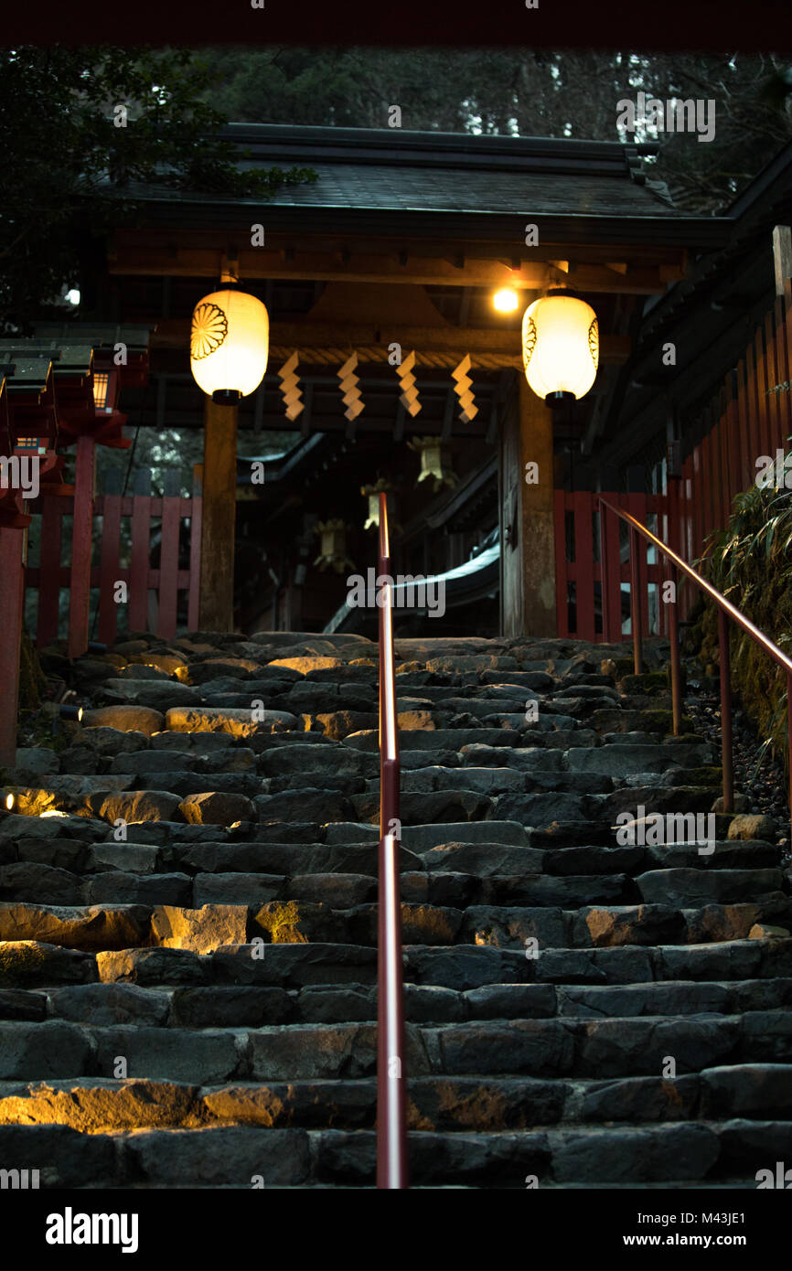 Mont Inari Kyoto Scenic pathway lined with hundreds of red torii gates at Fushimi Inari ...