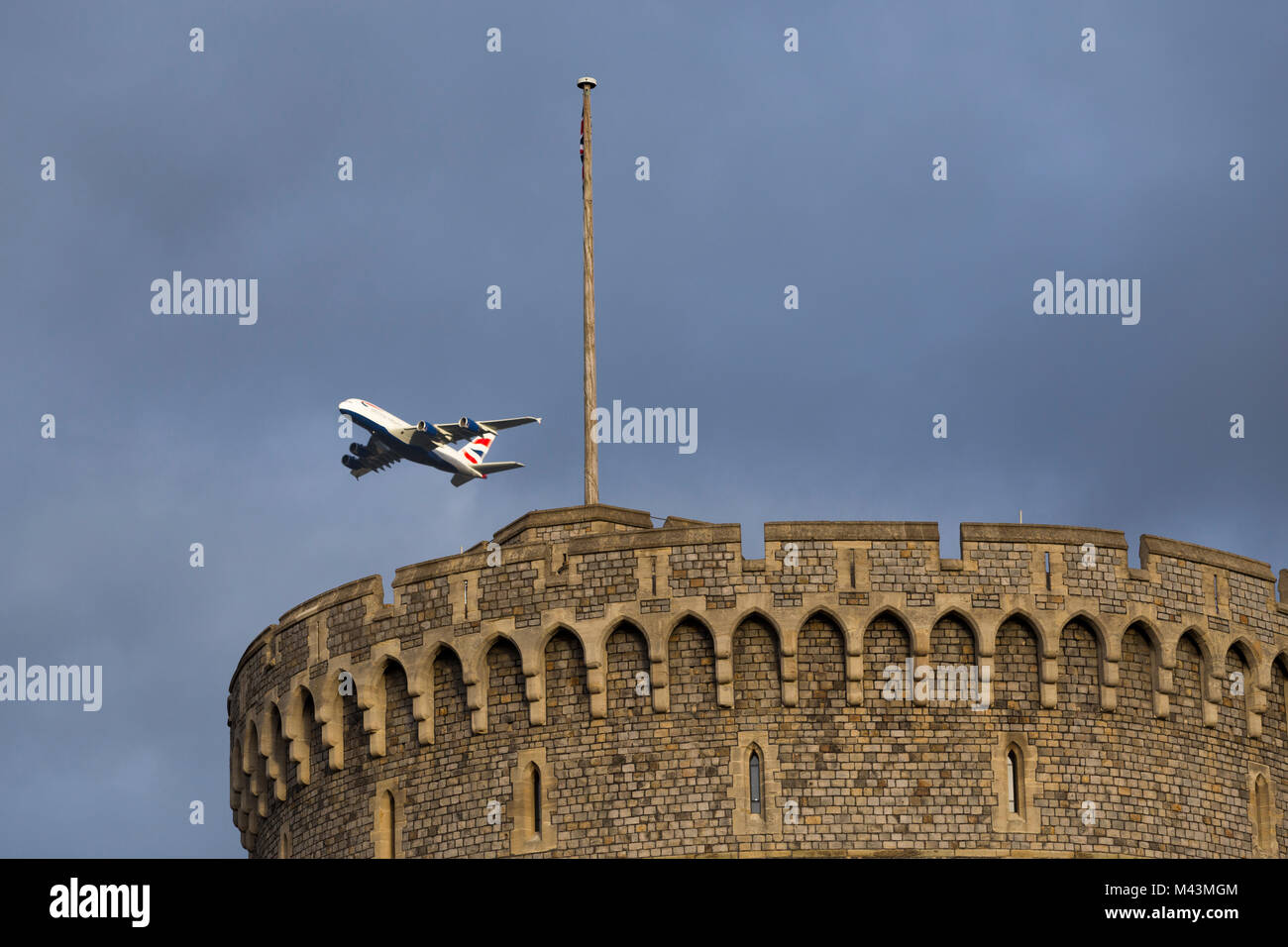 Aircraft flight path hi-res stock photography and images - Alamy