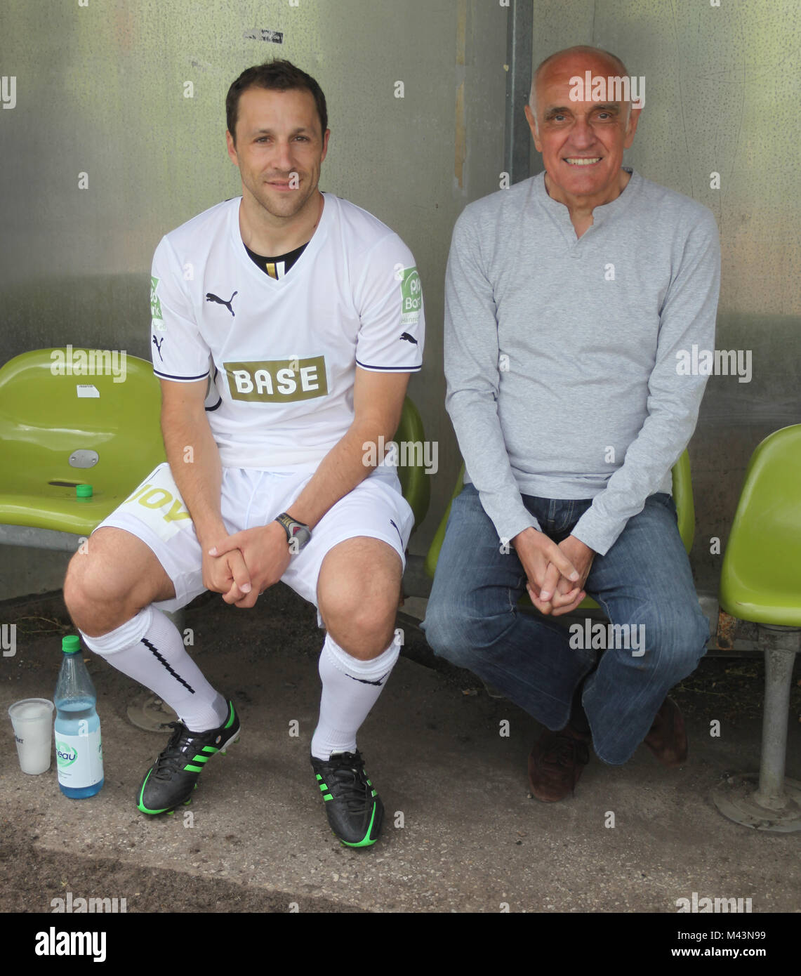 Steven Cherundolo and Martin Kind (Hannover 96 Stock Photo - Alamy 