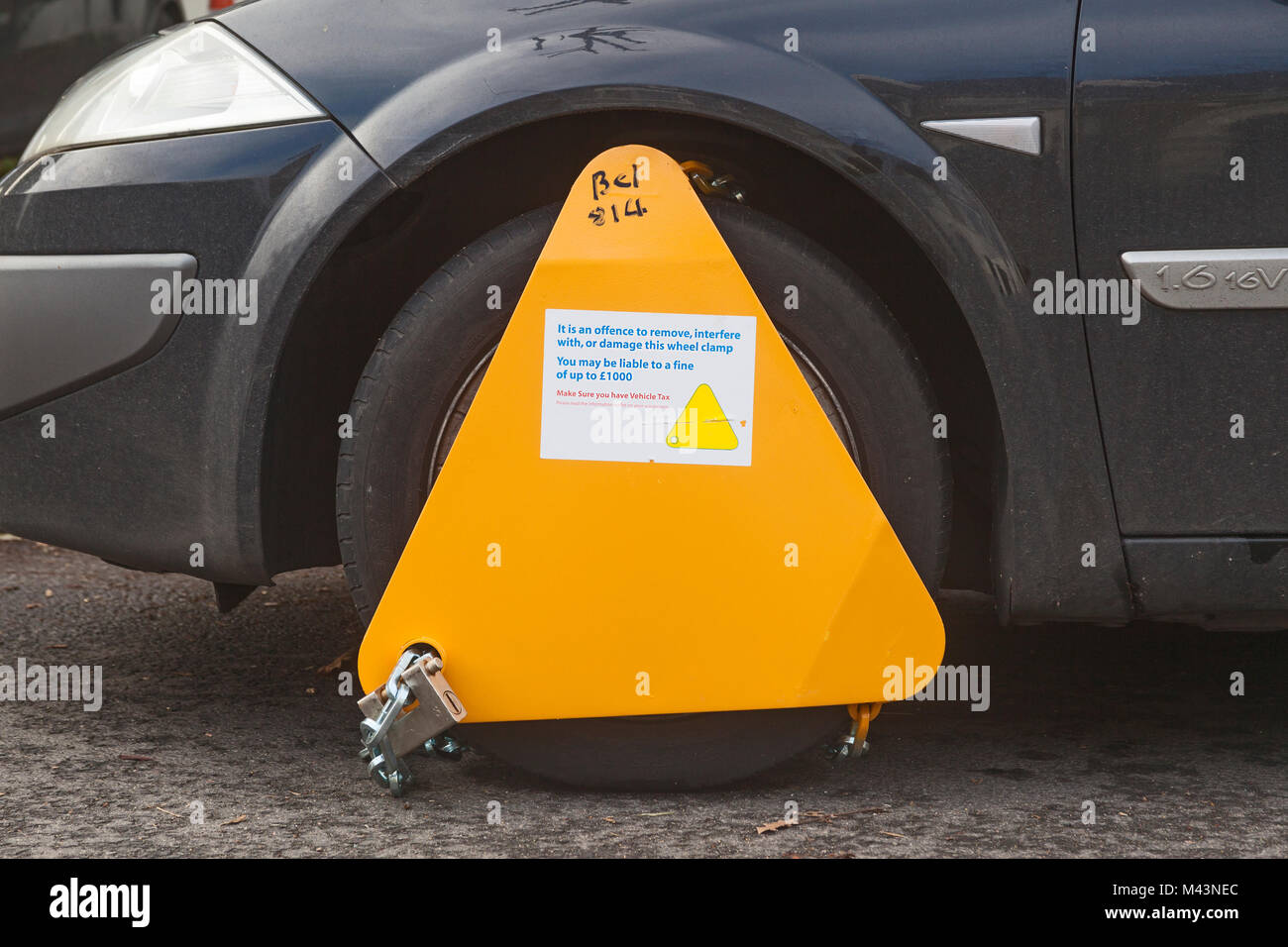 Wheel clamp hires stock photography and images Alamy
