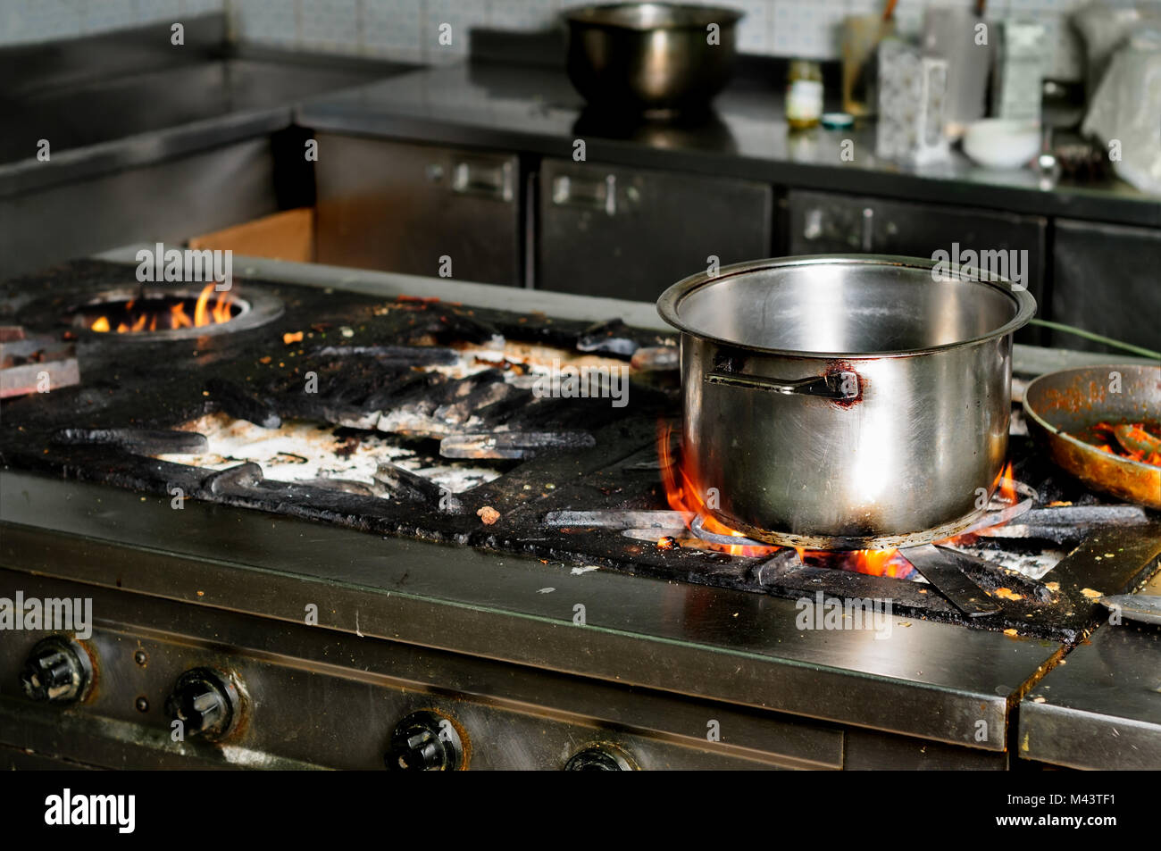 Dirty Kitchen Sink Stock Photos & Dirty Kitchen Sink Stock Images Alamy